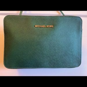 Michael Kors: Jet Set Travel LG Ew Crossbody